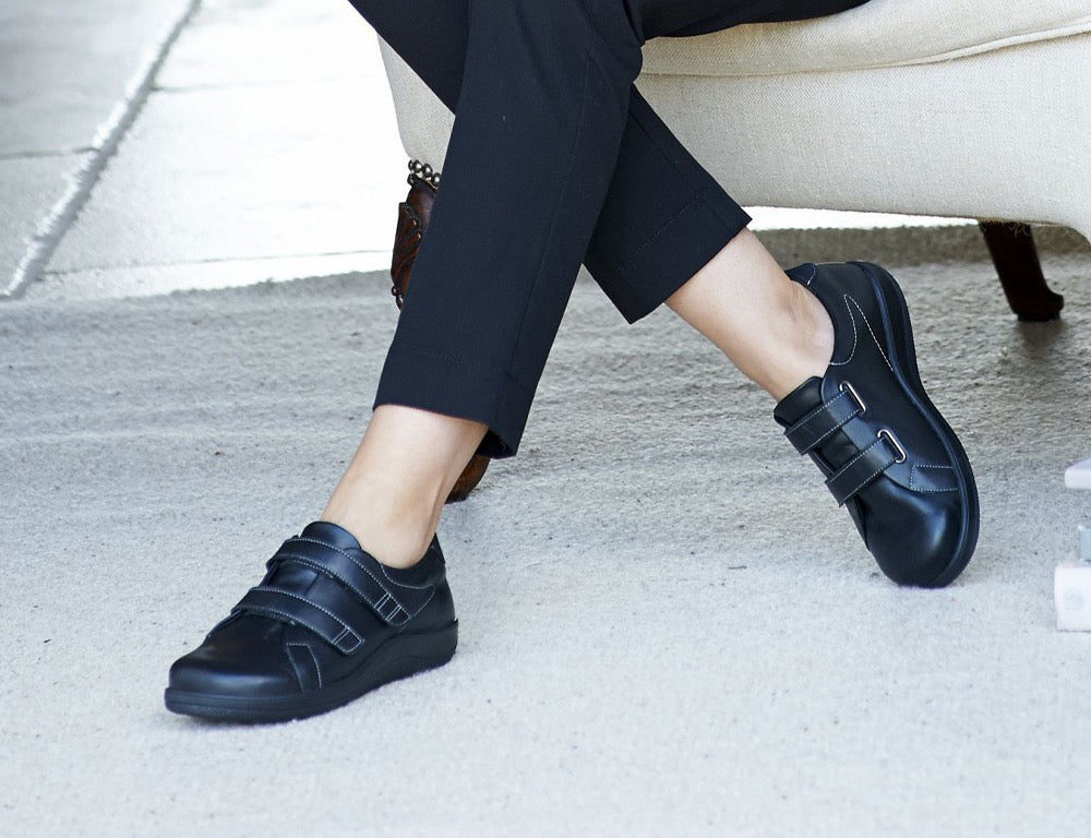 Womens Adjustable Scott Black Shoes