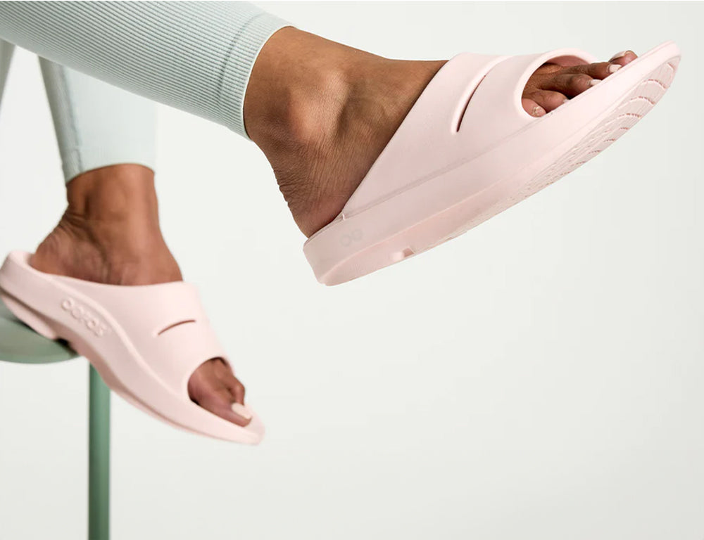 OOfos OOahh Blush Recovery Slides