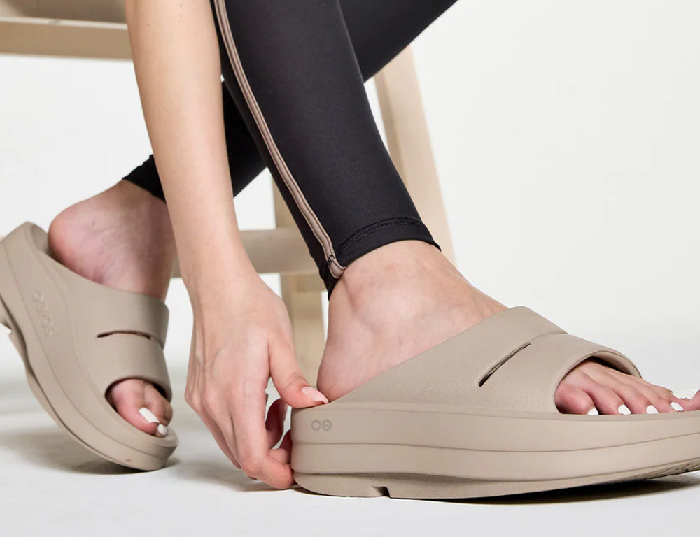 OOfos Oomega Nomad Recovery Slides