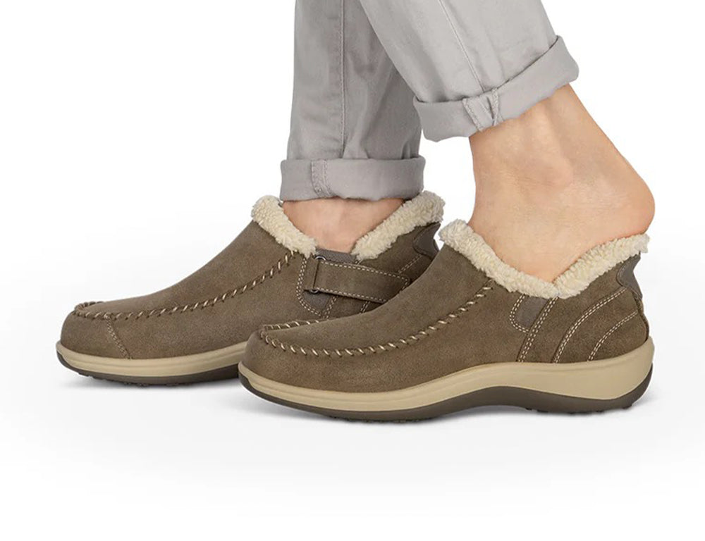 Womens Hands-Free Lorin Light Brown House Shoes